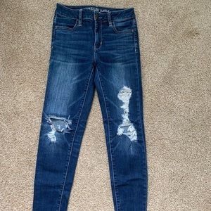 Women’s distressed skinny jeans